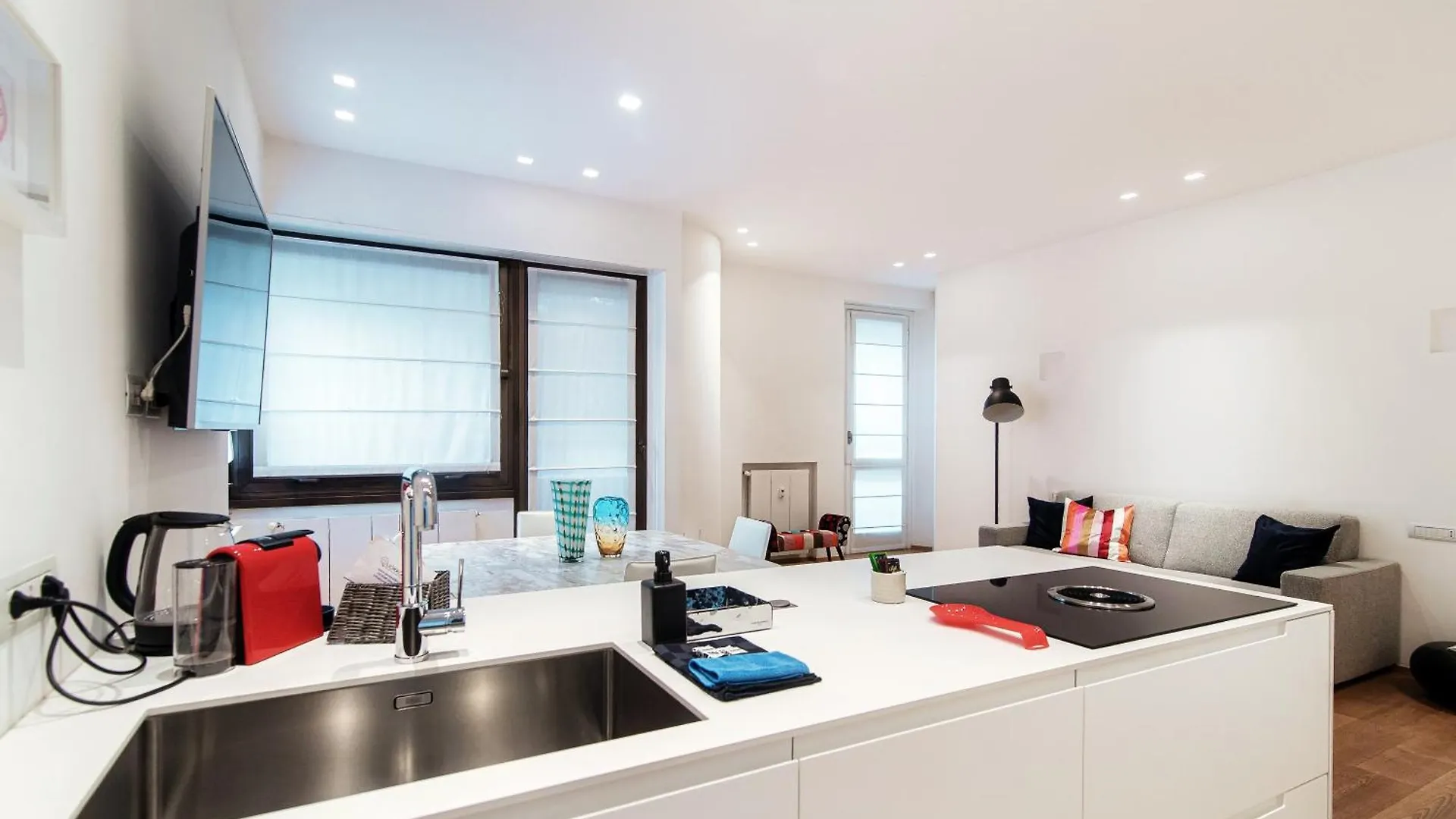 Luxury Lungo Lario By Quokka 360 - Between Lake And Como Downtown Apartment