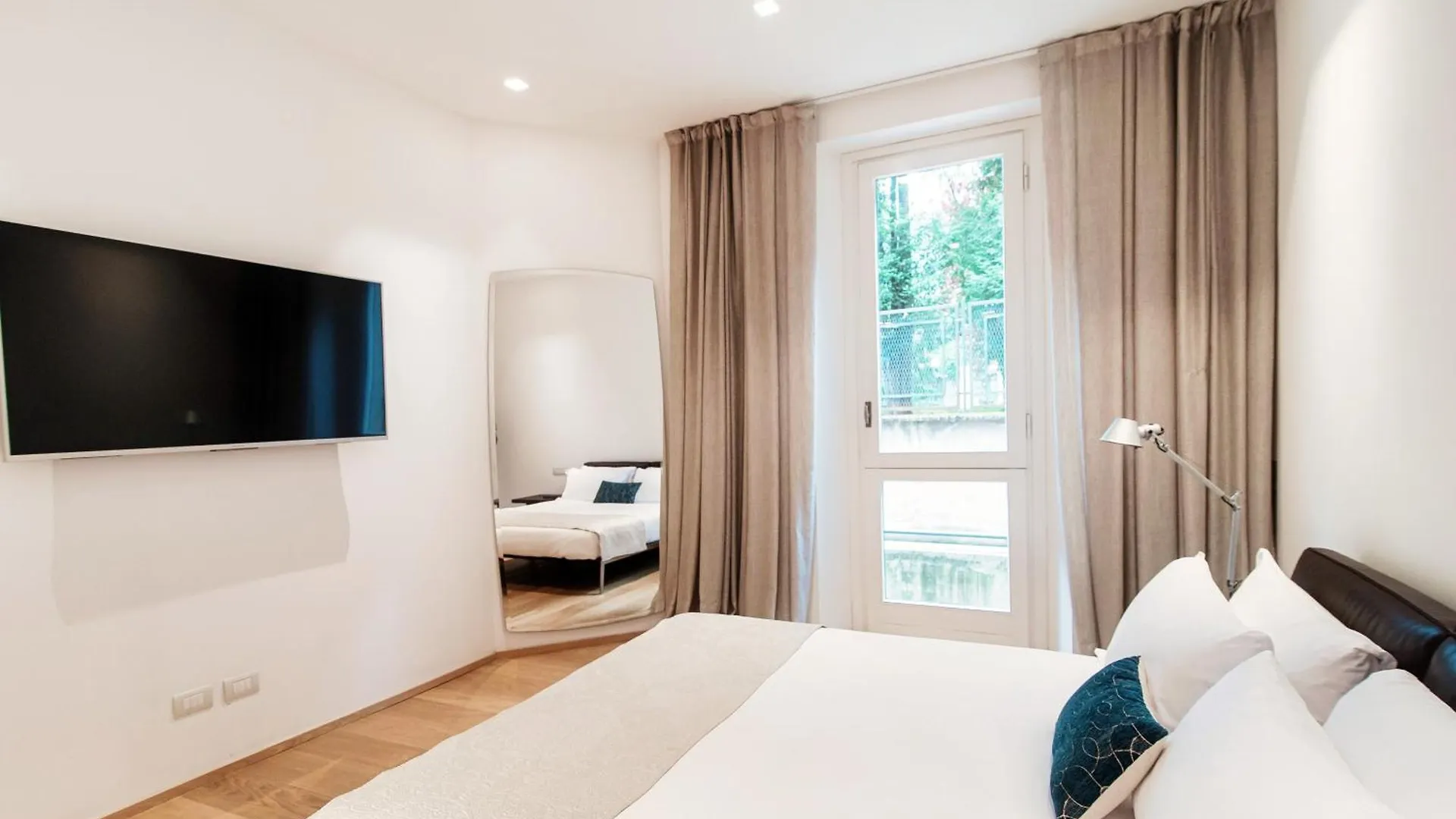 Luxury Lungo Lario By Quokka 360 - Between Lake And Como Downtown Apartment